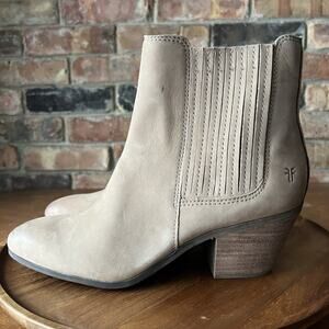 Frye Women Sandra Ankle Boots Booties 9M Taupe Leather Side Zip 2'' Block Heel